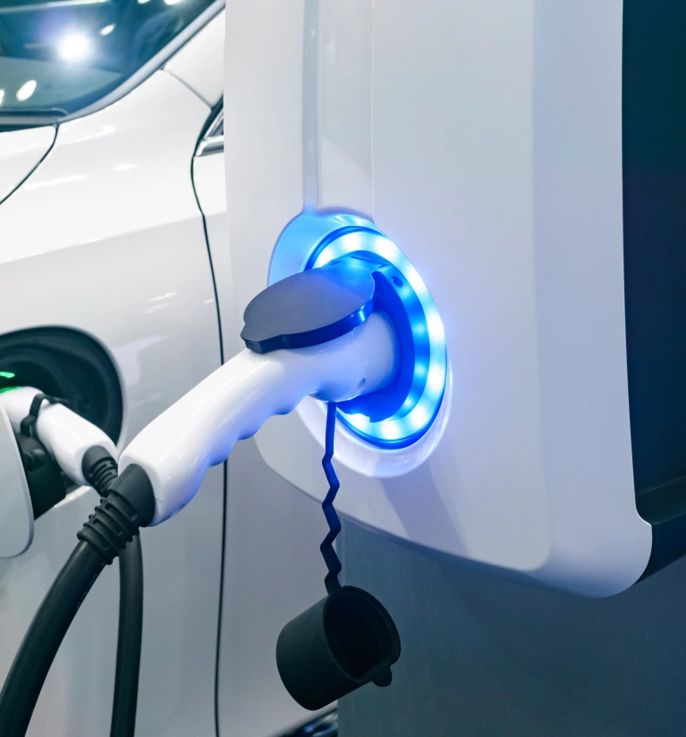 Ładowanie samochodu elektrycznego