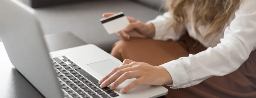 adult-woman-ready-buy-online-with-credit-card